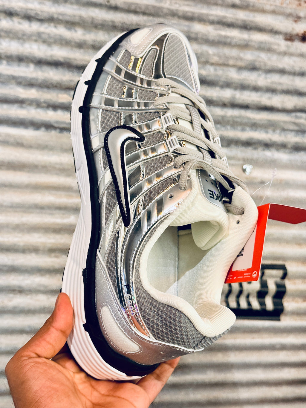 NIKE 600